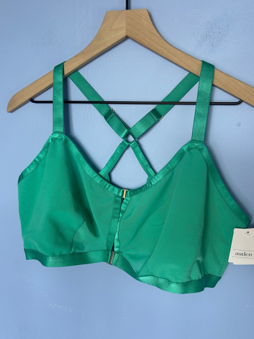 Emerald Green Wireless Bralette with
Adjustable Crisscross Straps